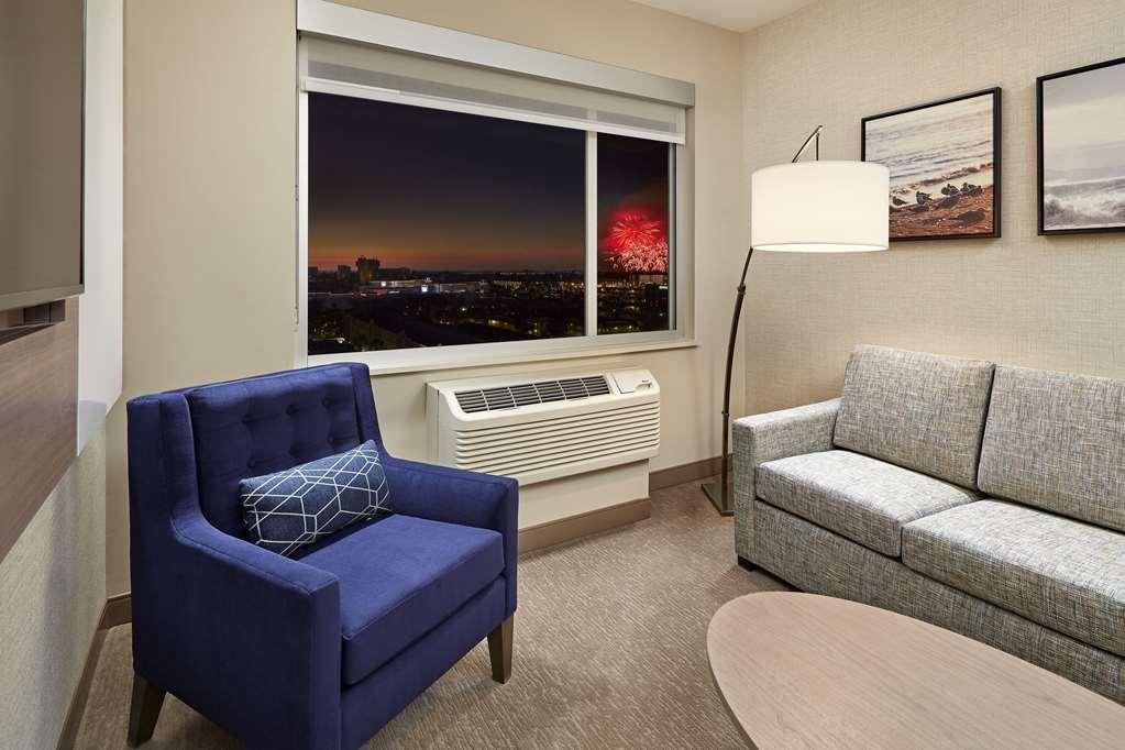 Cambria Hotel & Suites Anaheim Resort Area Room photo
